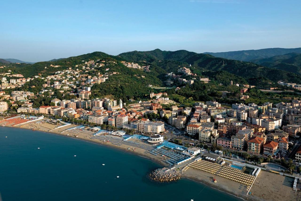 Le Finestre Sul Mare Apartment Албисола Марина Екстериор снимка